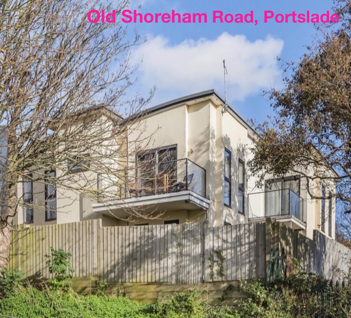 #TeamMiddleton are proud to present for sale this three bedroom modern family home in a popular Portslade location...

bit.ly/3p8tRXV

Call 01273454878 for more information or to book a viewing 

#ForSale #Trusted #Local #EstateAgent #Shoreham #Southwick #Lancing #Sussex
