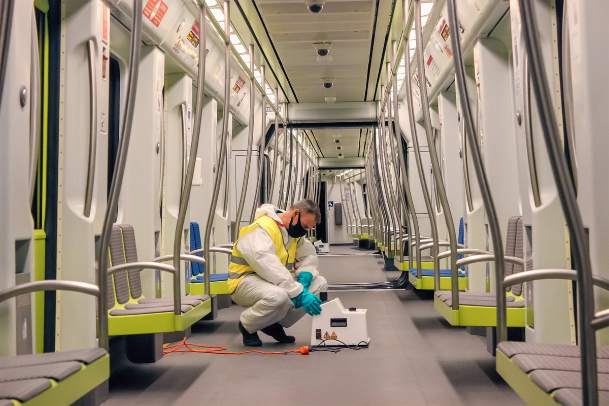 GVAMediAmbient's tweet photo. 🚇🧴 @GVAfgv comença a aplicar el sistema de desinfecció mitjançant nebulització amb peròxid d'hidrogen a l'interior de les seues unitats

🗣 @ArcadiSD destaca que este procediment està ratificat pel @CSIC 

📋 https://t.co/GD9dO597op @metrovalencia https://t.co/HuCJsDMcSw