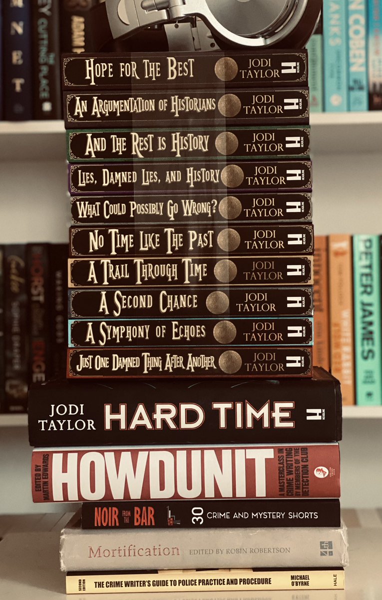 QuickBookRevie3's tweet photo. Podcast episode 81! Interview with fab @joditaylorbooks + great crime/writing compilations inc #Howdunnit by @medwardsbooks #NoirFromTheBar by @SimonBewick & @vpeanuts , #Mortification by #RobinRobertson & #TheCrimeWritersGuideToPolicePracticeProcedure https://t.co/nSRbeNSPSg https://t.co/Z57K4ief4U