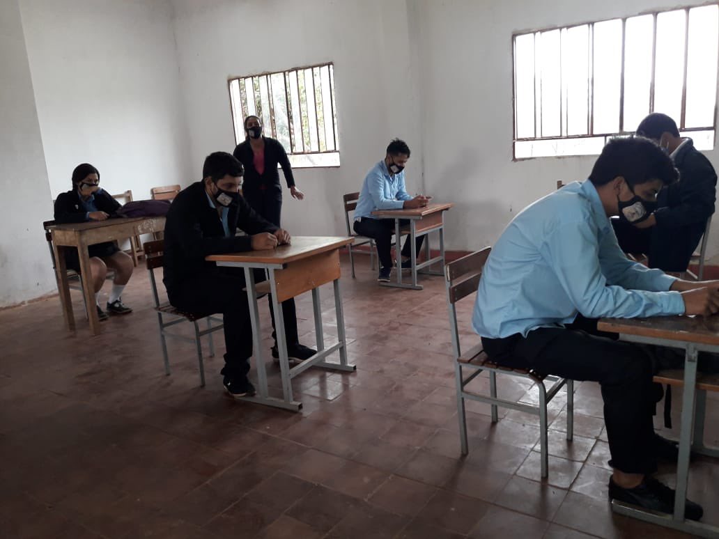 petta08's tweet photo. RETORNO voluntario a clases de alumnos y docentes en el Colegio Nacional Cerrito I - Ciudad de Carapeguá https://t.co/BodolW917b