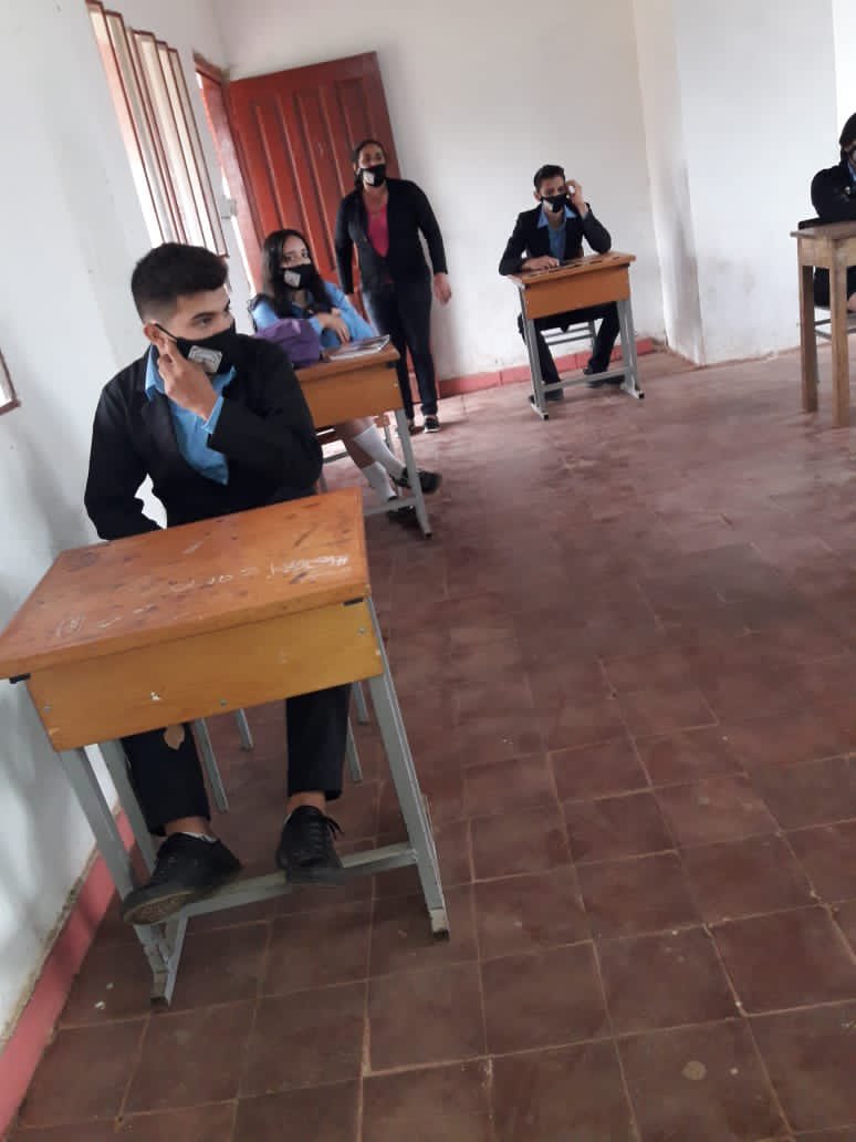 petta08's tweet photo. RETORNO voluntario a clases de alumnos y docentes en el Colegio Nacional Cerrito I - Ciudad de Carapeguá https://t.co/BodolW917b