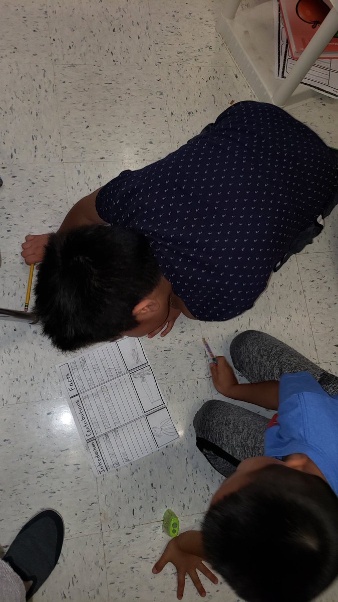 sleevemama's tweet photo. My students enjoyed comparing and contrasting their historical figures today. Wonderful conversations and collaborative work happening! @SandiHarrison22 @MRegan0123 @Hasty_Huskies https://t.co/bbF2j7NFbY