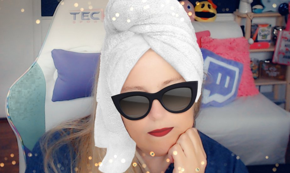 ArsenGirl's tweet photo. OMG How did no one ever tell me about #SnapCamera for streaming??? No more nekkid skin streams for me! #SnapChatFilter #FilterMe @Snapchat https://t.co/BMH75B58Y0