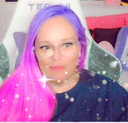 ArsenGirl's tweet photo. OMG How did no one ever tell me about #SnapCamera for streaming??? No more nekkid skin streams for me! #SnapChatFilter #FilterMe @Snapchat https://t.co/BMH75B58Y0