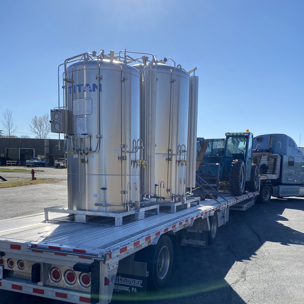 cyltec's tweet photo. Busy, busy, busy... Titan bulk tanks getting shipped out all over the U.S. - 1500L &amp; 3000L small bulk tanks, and 6-ton &amp; 14-ton large bulk going to Houston TX, Cullman AL, Salt Lake City UT, New Baltimore MI, and Jackson TN.

#Titan #cryogenics  #bulktank #gasindustry #cyltec_inc https://t.co/fnkakkP8TR