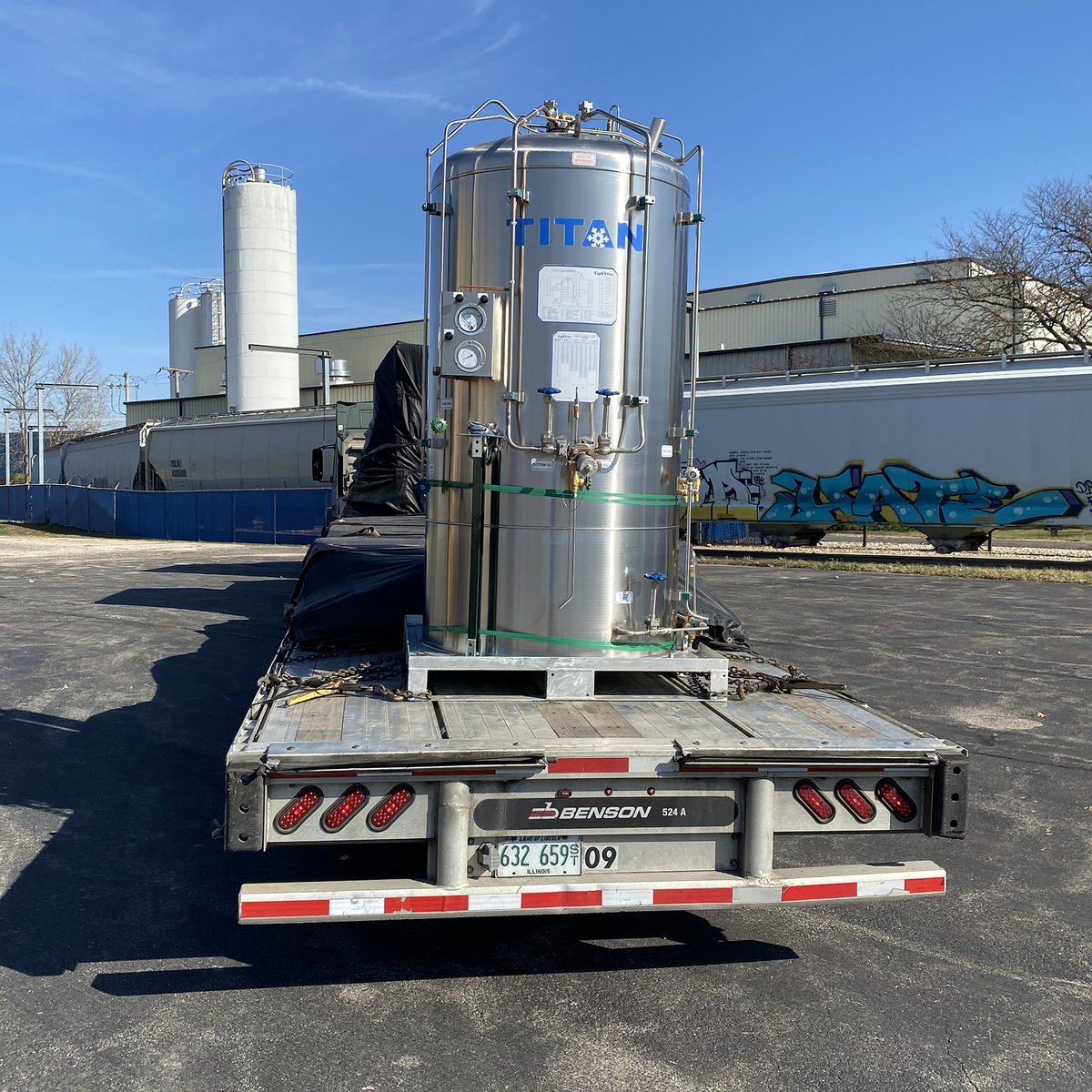 cyltec's tweet photo. Busy, busy, busy... Titan bulk tanks getting shipped out all over the U.S. - 1500L &amp; 3000L small bulk tanks, and 6-ton &amp; 14-ton large bulk going to Houston TX, Cullman AL, Salt Lake City UT, New Baltimore MI, and Jackson TN.

#Titan #cryogenics  #bulktank #gasindustry #cyltec_inc https://t.co/fnkakkP8TR