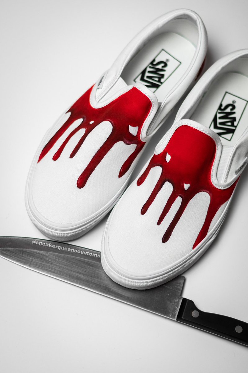 snkrqueenscstms's tweet photo. @spooky_t0fu hii! i handpaint custom sneakers, bags, clothing etc! i also have hoodies, stickers and prints💖 https://t.co/AcjNR4bIH5