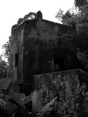 MaldicionKnoche's tweet photo. El Dr. Gottfried Knoche durante años experimentó con cadáveres que no eran reclamados del hospital San Juan de Dios de La Guaira, fue por esto que se le conoció como "El Frankenstein del Caribe".

¿Qué secretos nos ocultará la hacienda Buena Vista? https://t.co/ky4MccVOJN