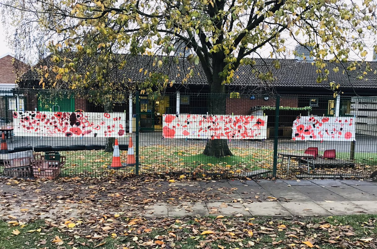 firsprimarysale's tweet photo. #RecKP #RecLC Reception have been learning about why the poppy is so important. The children then enjoyed expressing their creativity as they listened to music and created their own poppy field. #RemembranceDay #PoppyAppeal #LestWeForget https://t.co/vlQiVFOnnk