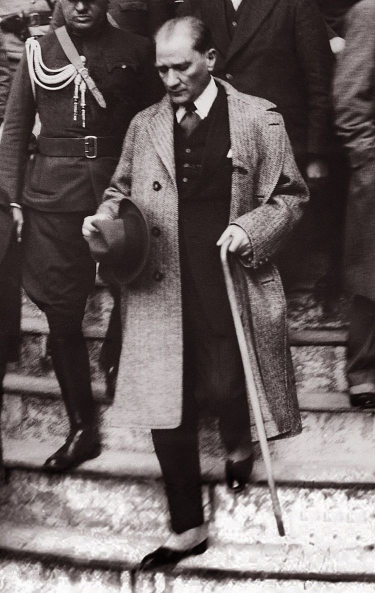 Benim naçiz vücudum, bir gün elbet toprak olacaktır. Fakat Türkiye Cumhuriyeti, ilelebet payidar kalacaktır.
#10Kasim #Atamİzindeyiz