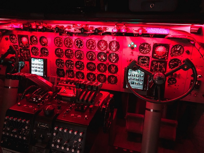 NecdetGursoy_'s tweet photo. Uçan Boğaların ‘Douglas DC-6’sı geleceğe hazırlanıyor #flyingbulls #uçanboğalar #haberola #douglas #dc6b #aviyonik #aletliuçuş #transponder #avusturya #gösteriekibi #kokpit
https://t.co/nRFH9sDBrS https://t.co/nklgbpyMKh