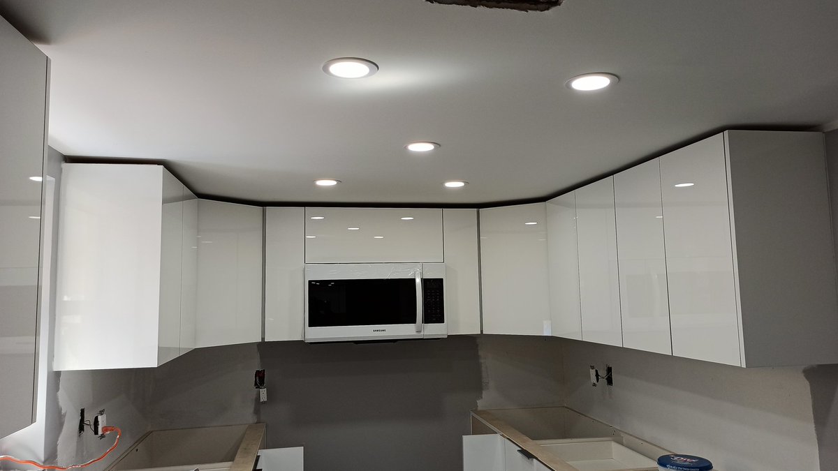 edgaracost1's tweet photo. #modernkitchen #highgloss #whitecabinets #smartlabservice #freeestimate https://t.co/iEvgum9tM5