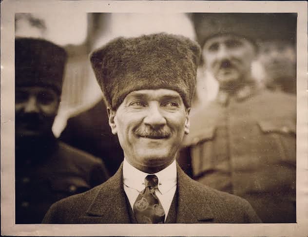 powerzeka's tweet photo. Saygıyla, minnetle, rahmetle anıyoruz... 10 Kasım 193♾
#MustafaKemalAtatürk  #Atatürk #yaşıyor https://t.co/rlLrqPW418