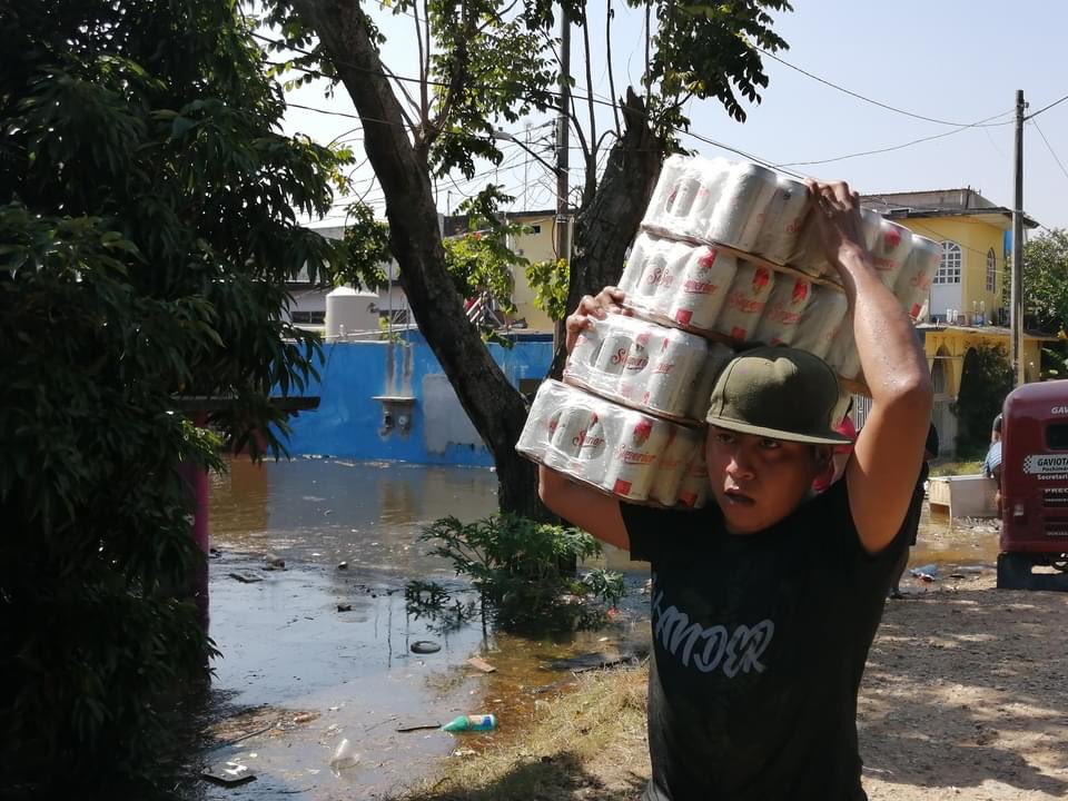 Roban por necesidad.
Chinguen a su madre.