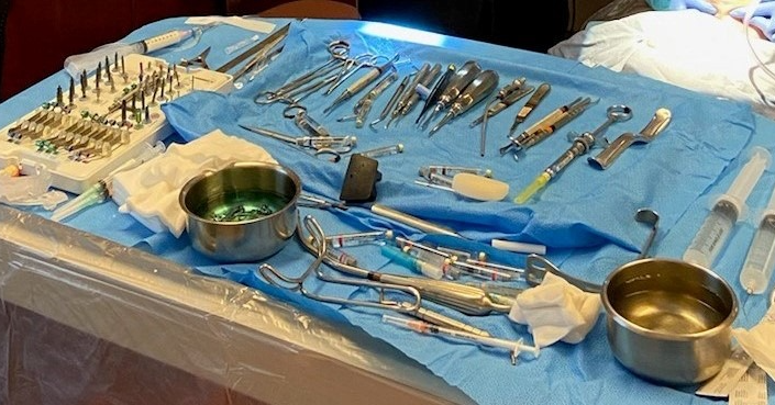 azctr4implants's tweet image. Preparation is key! We're ready for a great day filled with treating patients. 🔑🦷💉 What are your Monday plans?
.
#surgeryday #azctr4implants #azoralsurgery #oralsurgery #azdental #dentalimplants #toothextraction #smile