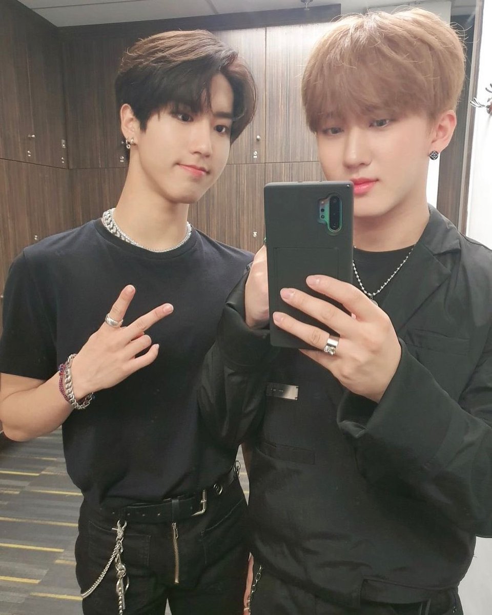 hanjsvn's tweet photo. I vote #straykids   for Worldwide Fans' Choice Top 10 #MAMAVOTE https://t.co/m1zBQ8M8Hc