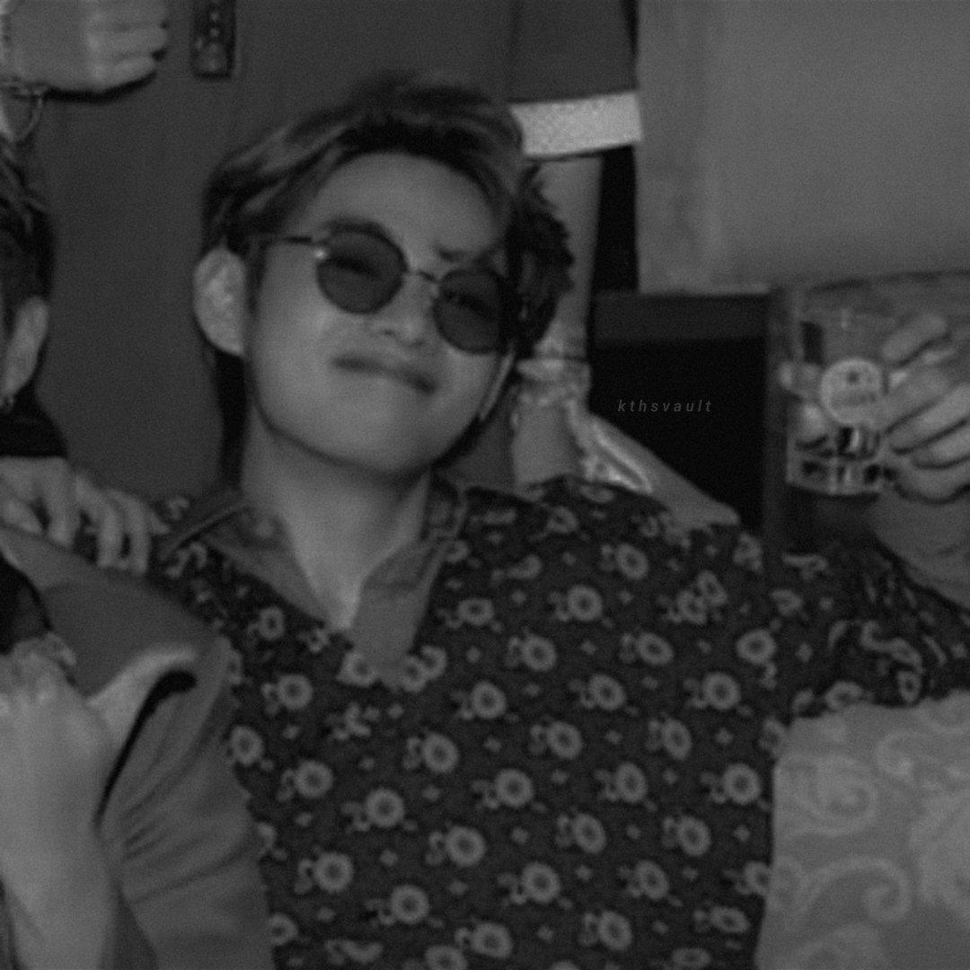 dilfytk's tweet photo. taehyung season greetings 2021. #V https://t.co/f7k73ATOyo