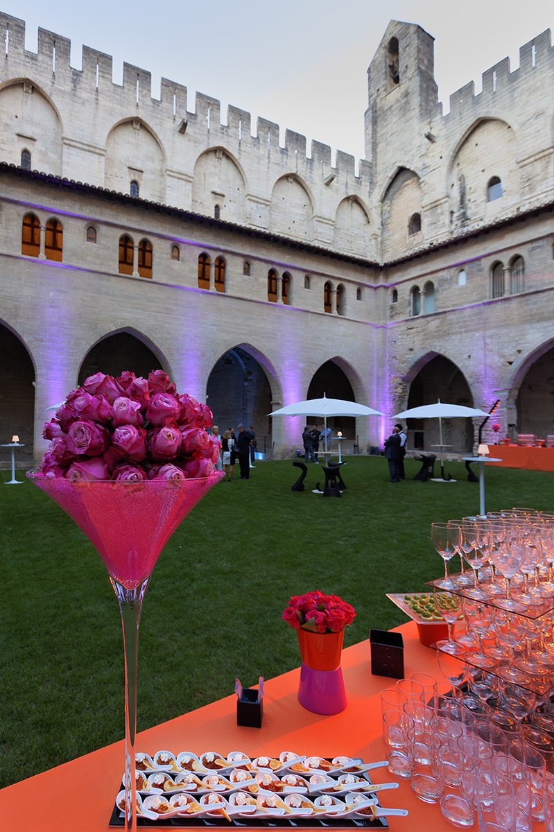 EProximite's tweet photo. Classée au Patrimoine mondial de l’UNESCO et Ville Européenne de la Culture en l’an 2000, Avignon est aussi Capitale des Côtes du Rhône et concentre en termes de gastronomie, ce que la Provence offre de meilleur. 😘

➡️ https://t.co/rN8ASFxiB7

#avignon #france #provence https://t.co/2VNppUQEMv
