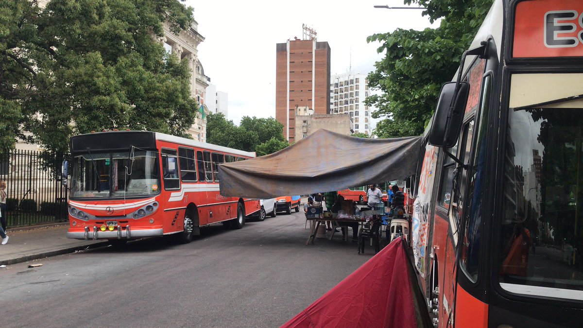 Juanjollavallol's tweet photo. #acampenaranja día 4 seguimos esperando señor @Kicillofok https://t.co/35jF4lfVJe