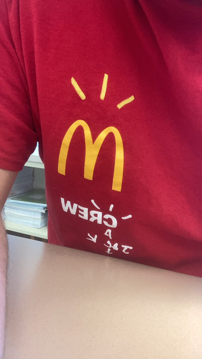 dingleslim's tweet photo. Why everyone asking me for fortnite burger https://t.co/LejYMdqiCL