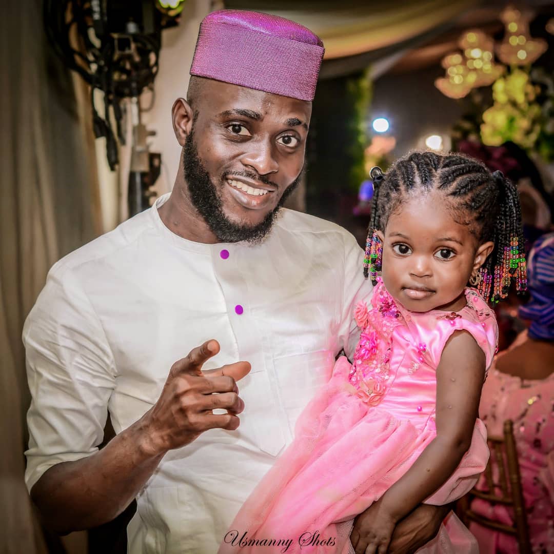 aktogbaskey's tweet photo. About Saturday's wedding.
#ShAde2020 with the fam.
Opooooooor yeh yeh ππ https://t.co/UuAqt4S0ip