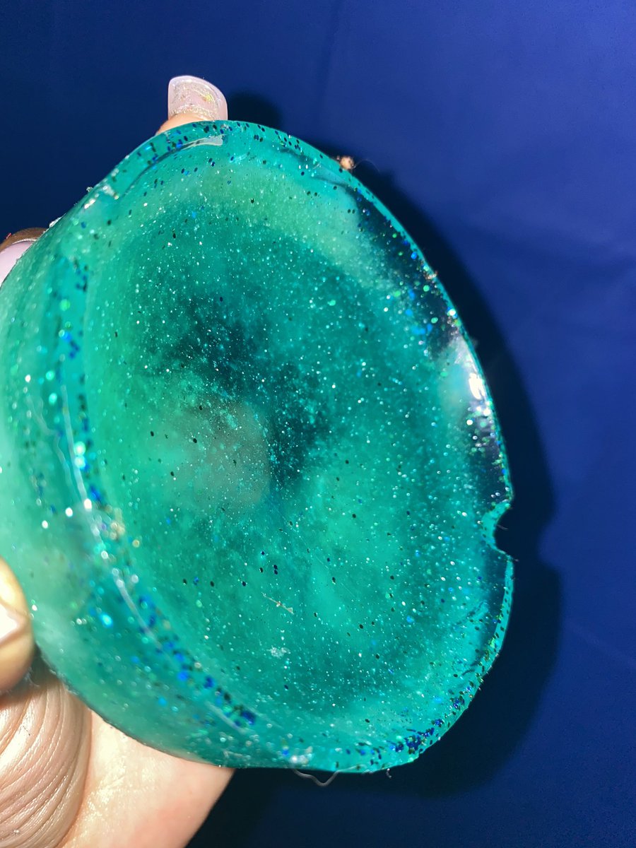 litshxtcreation's tweet photo. Center Of Attention Ashtray $20 #ashtrays #ashtrayart #weedsmokers #weedsupplies #resinart #atlanta #atlartist #atlart #entrepreneurlife #creativity #fun #greenashtray #litshxtcreations #litshitonly #buynow #forsale https://t.co/qvL88TnV5p
