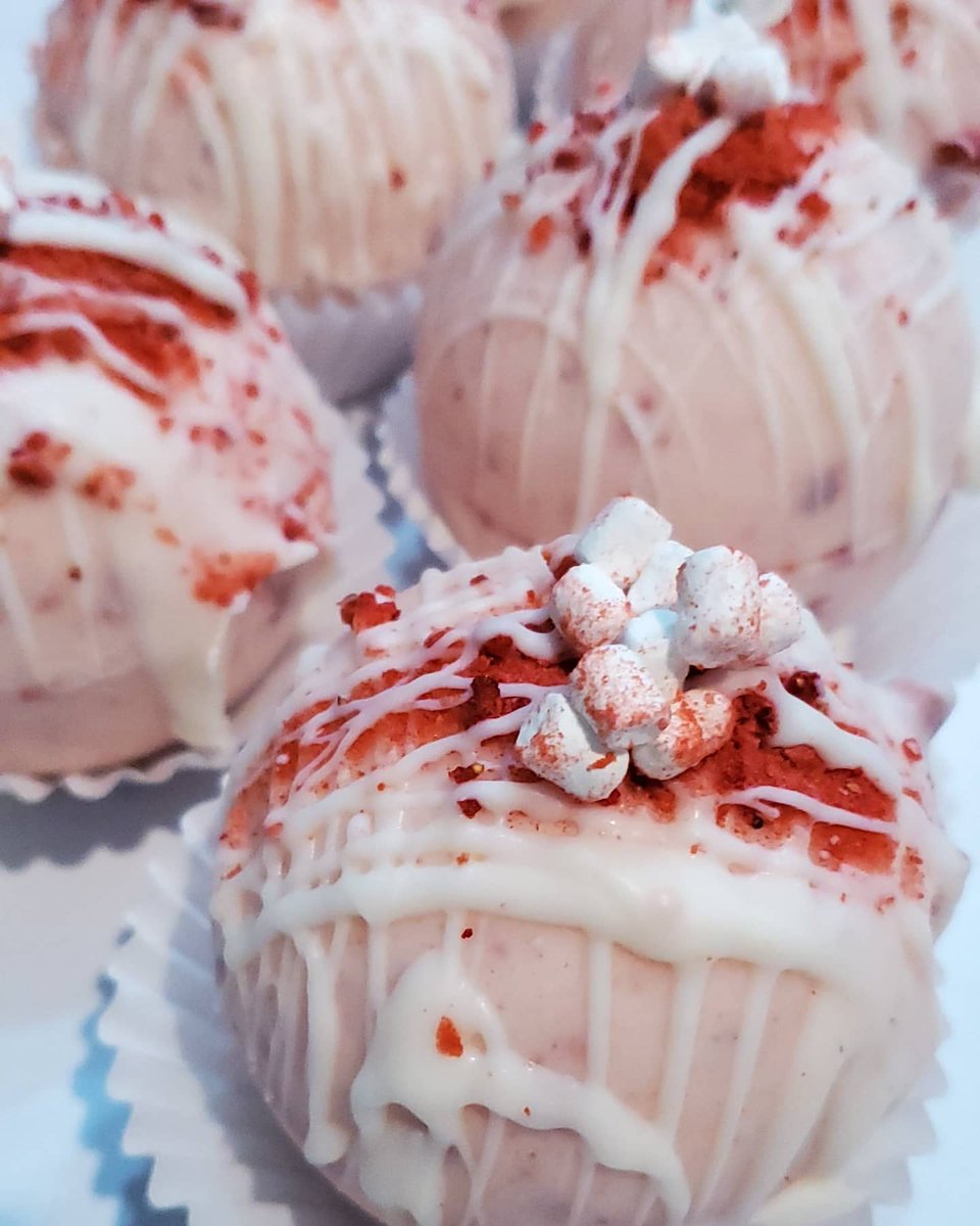 TheBossyCeo's tweet photo. These Strawberry Cheesecake Hot Chocolate Bombs are amazing.  Follow us @kdstruffles on instagram. https://t.co/jW4YBA8ohO