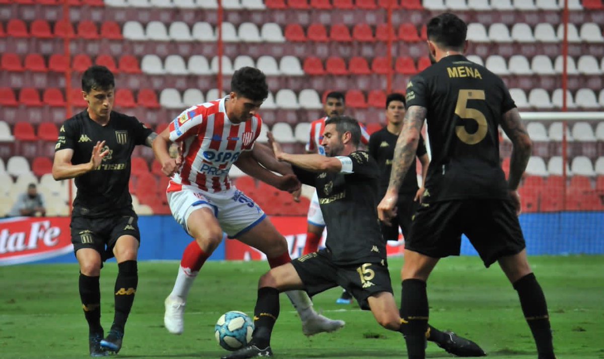 Kappa_Argentina's tweet photo. 🇦🇹⚽ ¡Festejó el Tatengue!

@clubaunion venció 2-0 a @RacingClub, y se quedó con la #FechaKappa.

#Union #Racing #KappaSport https://t.co/2MtE1FCNtY