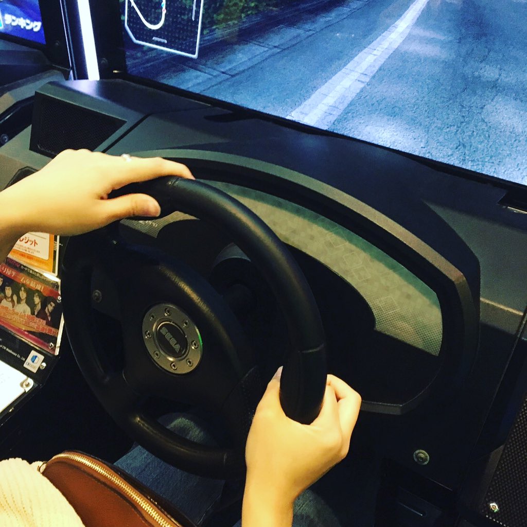 ট ইট র ジューシーフルーツ井上 ブレーキは踏まないしアクセルも緩めないからハンドルさばきのみで戦ってたんだけど 別カメラから自分の動き見たら本当にこんな動きしてて怖かった