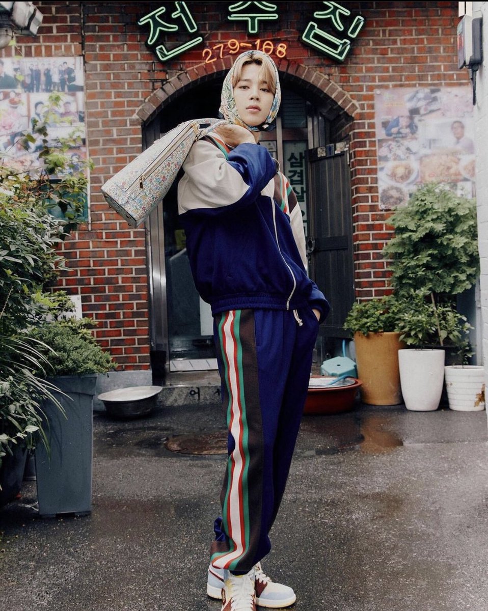 miniminyoonz's tweet photo. OMG THE SERVE WHAT #BTS #BTS_BEisCOMING https://t.co/Y1X7jCleRu