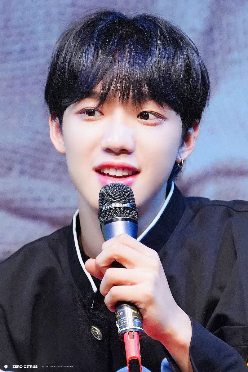 ym_12_25_ym's tweet photo. 훈련병💚임영민시💙D-538
군복 입은 빵미니 보고싶어요
#임영민 #임영민_기다릴게 #임영민_사랑해 #D_538 https://t.co/VrRY6A1Oz3