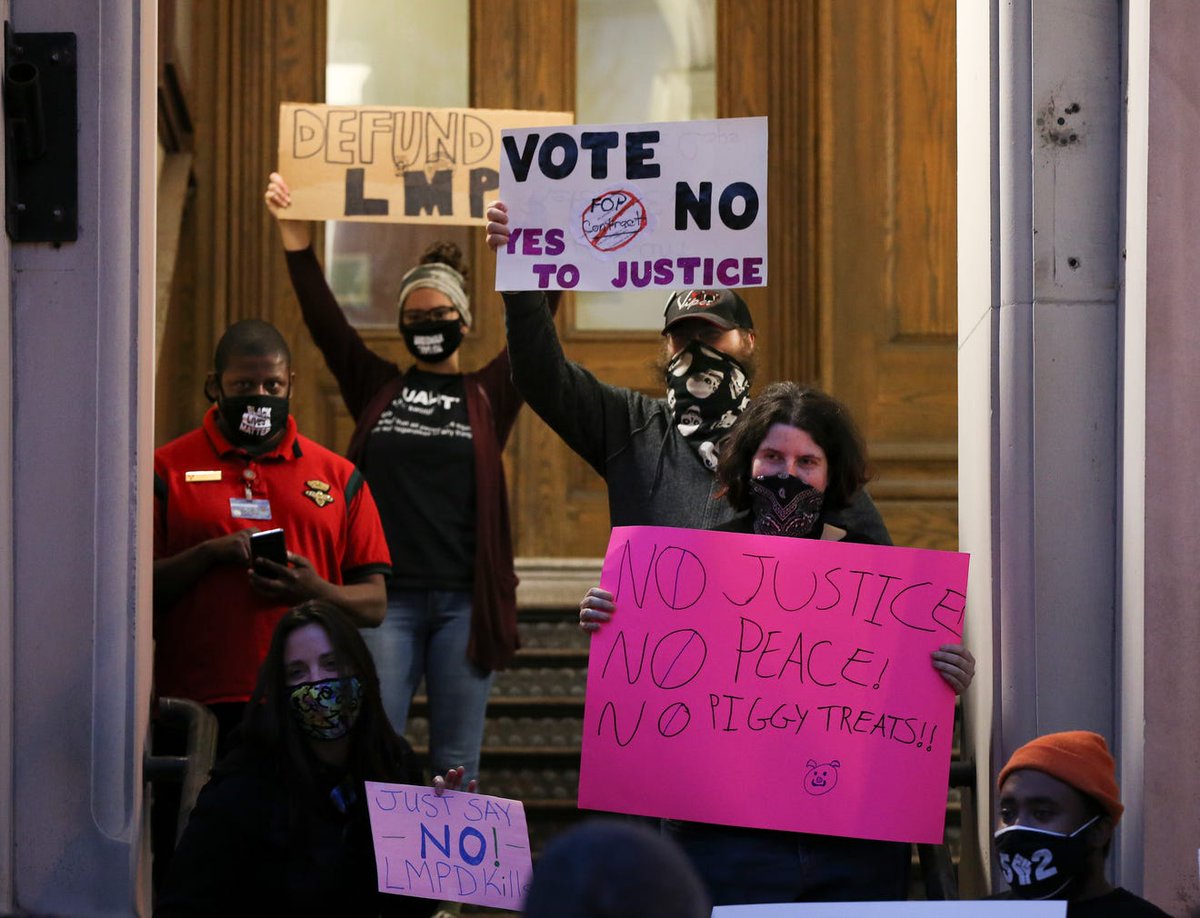 terrymeiners's tweet photo. Metro Council colleagues @votegreen14 Jessica Green & @CMPiagentini respectfully disagree on the new contract for @LMPD officers. LISTEN: 🎙️Green https://t.co/AwIOBsznWd 🎙️Piagentini https://t.co/2cVtLuTQSj
#LMPD #police #avocation #safety #equity 📻 @840WHAS 📸 @courierjournal https://t.co/xlHMUwEJlE