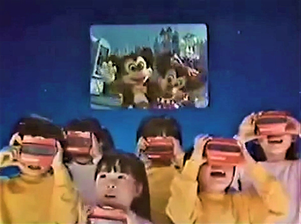 ダン アンドロイド ビューマスター用のディズニー3d立体写真フィルム が日本含め世界各国で販売されていました アナハイムやオーランドのディズニーパークの風景 を収録したカセットも存在します 日本でも販売されていた様です 画像 T Co