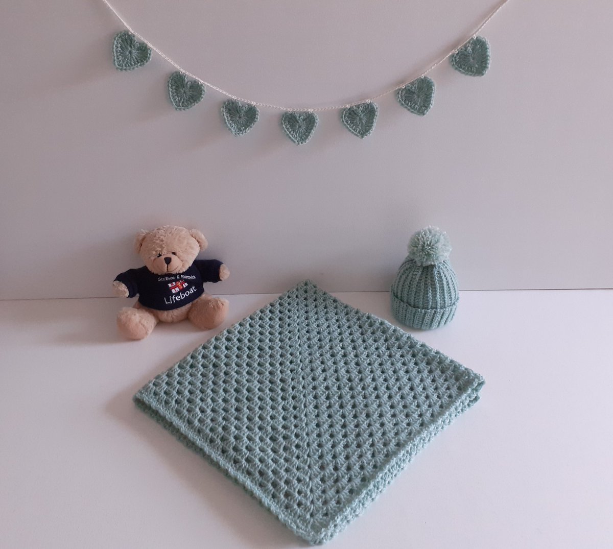 jimandgladys's tweet photo. Just delivered this new baby gift set to our ex neighbours who are excitedly awaiting the birth of their first baby 💏 💝
#woolmix #crochet #babyblanket ##bobblehat #bunting #newbabygift
https://t.co/k6WGVa8WX0 https://t.co/1KdDSpgrV4