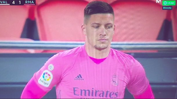 RealMadrid_unid's tweet photo. Zizo que le han hecho a Jovic, joder capaz que nos traigan a Haland y también le den banco 😥😐 https://t.co/G5O0fRF4j9