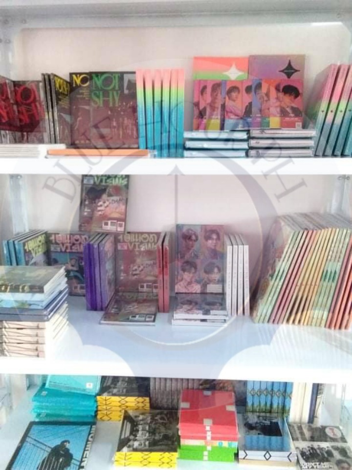 bluehour_ph's tweet photo. [REPOST]
ONHAND KPOP ALBUMS #BlueHourPHOnhand

ALL IN + LSF

DM if interested ✨

tags: mamamoo solar twice exo chen suho baekhyun nct dream seventeen itzy (g)-idle txt red velvet iz*one gfriend ikon bigbang https://t.co/VqFY6pB6Tu