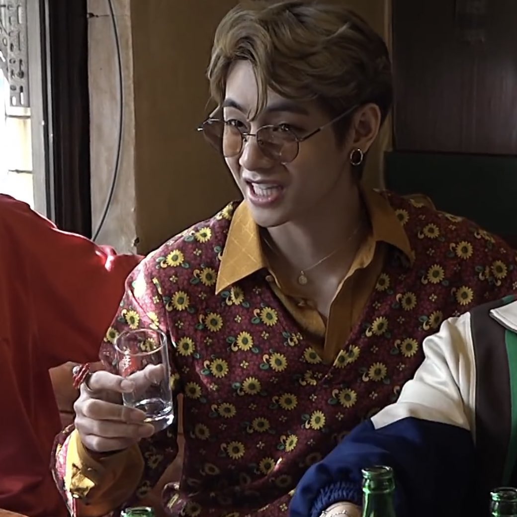 dazzytae's tweet photo. Cheers for KTH1

#KIMTAEHYUNG #BTSV https://t.co/ru0aIJFJYX