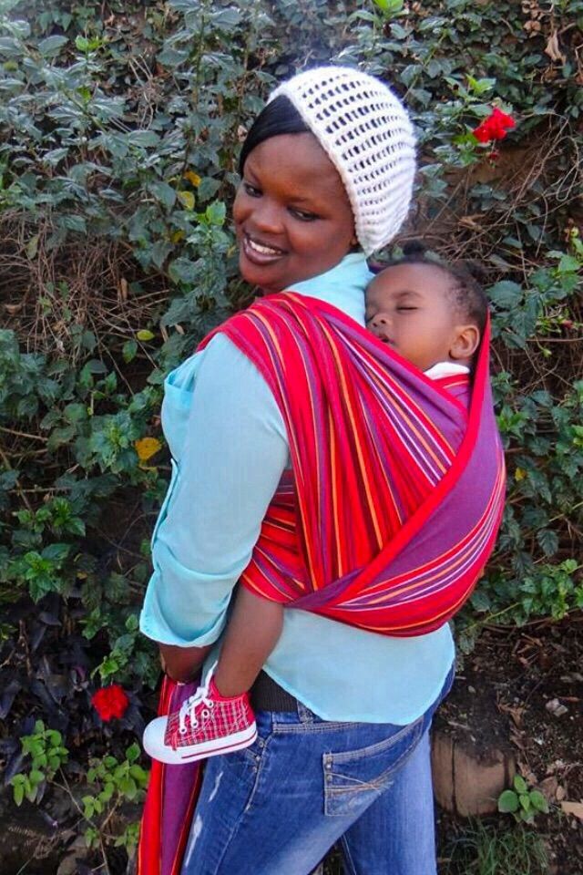 The Hold Me Close Baby Carrier comes in multiple sizes as well as a range of colors. This baby carrier helps you cultivate a closer bond with your little one during the post partum period. maaternity.co/products/hold-…