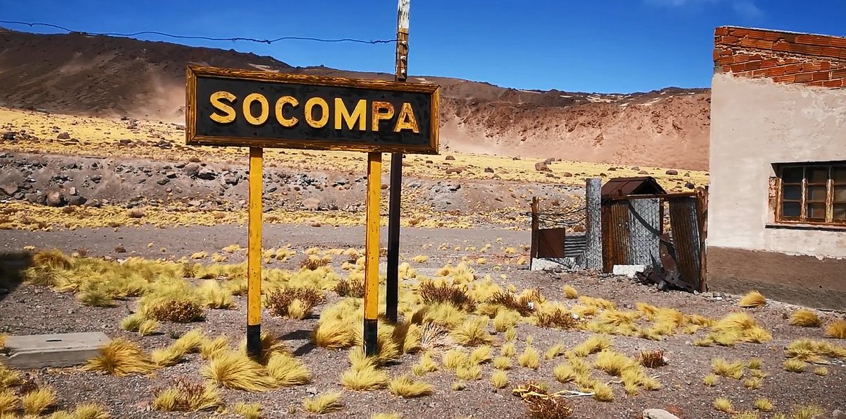 Gob_Interior's tweet photo. La Gobernadora @klopezr visitó a@CarabAntof del Retén Fronterizo de #Socompa+ a 4 mil m.s.n.m., que resguardan permanentemente la soberanía y seguridad de #Chile frente al ingreso migratorio ilegal y tráfico de drogas. https://t.co/SmfdqrsSj9