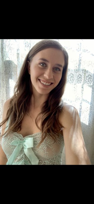 My onlyfans is 40% for 50 subs! Subscribe to see bts of the Xmas photoshoot I&rsquo;m doing today! https://t<a href="/tag/onmfc"class="tags"><span>#onmfc</span></a>