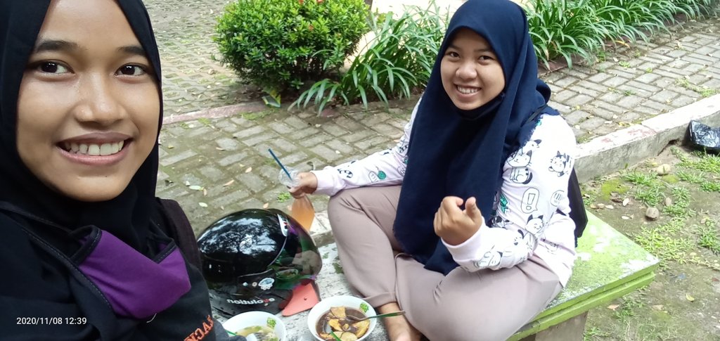 subliyah75's tweet photo. Moment yang harus di abadikan karna jarang jarang juga, dia tuh sahabat gua tapi sahabat rasa adik sendiri . Acaranya ke toko buku, lalu ke perpus daerah dan habis tuh jln, ke toko buka udah bukunya ada dan ke perpustakaan udah juga dan tutup mungkin karena hari Minggu kali ya😂 https://t.co/RqXrihGGtB