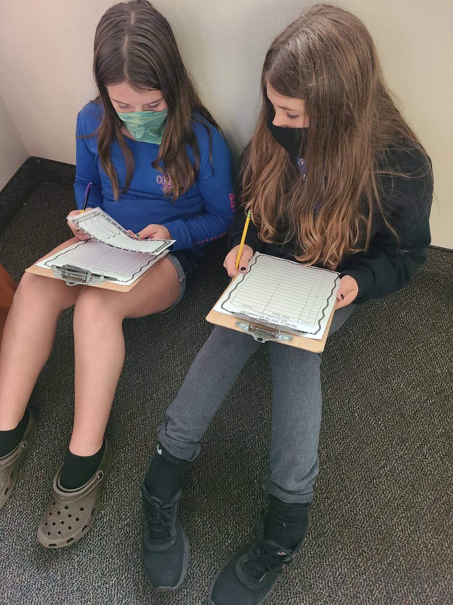 m_rowe's tweet photo. Student collaborate to find the theme and main idea of the story. #educatinghornets @kyle_jaecks @CTouchton https://t.co/xcQKhHr6k8