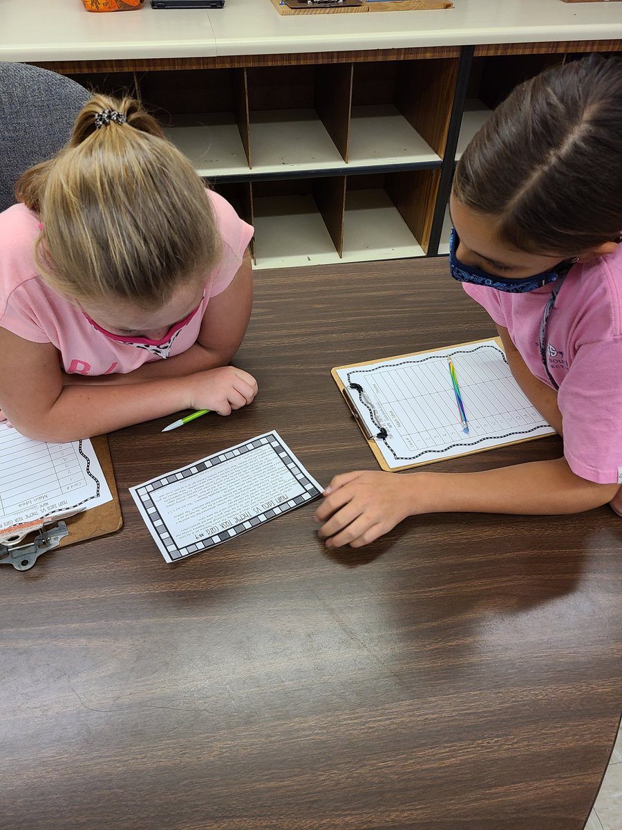 m_rowe's tweet photo. Student collaborate to find the theme and main idea of the story. #educatinghornets @kyle_jaecks @CTouchton https://t.co/vhSWQ1aPeU