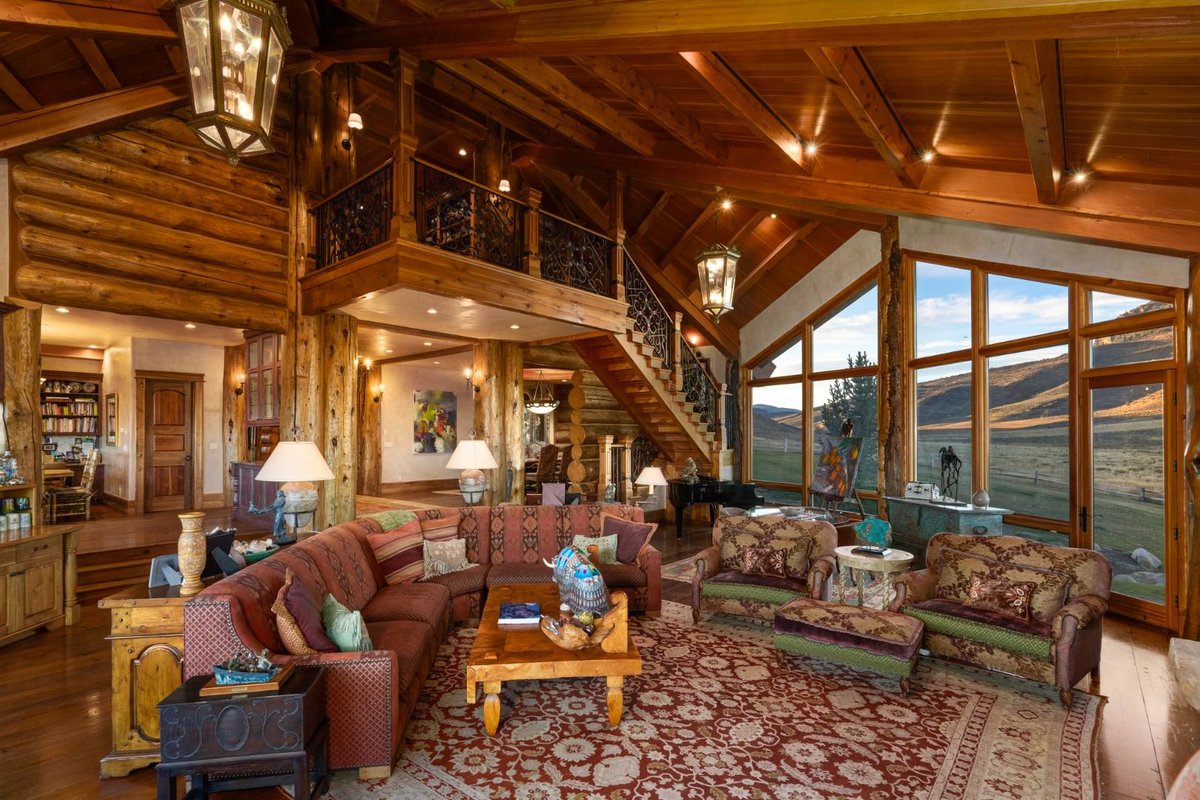 LUXRE's tweet photo. Incredible ranch property encompassing more than 1,100 acres and a gorgeous 15,000-sq-ft home with sweeping vistas of Sleeping Giant Mountain! Listed by @haydenoutdoors for $32,900,000

https://t.co/wsBWuLpKyt https://t.co/zBmCMMV7aj
