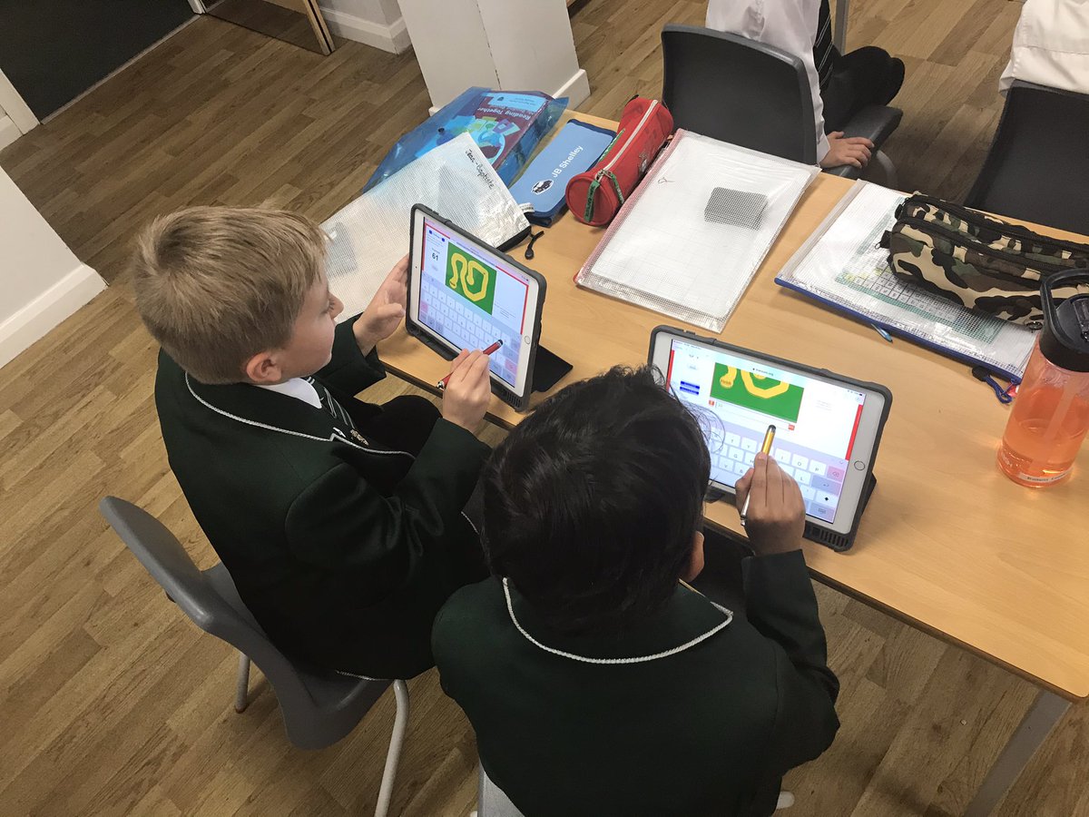 It’s getting competitive in 3AB Computing this afternoon. The boys are using a series of commands to race their logo turtles around the track to the finish line. <a href="/SHSBoysPrep/">SHS || Boys' Prep</a> <a href="/TraceyChongSHS/">Tracey Chong</a> <a href="/kingcantsing/">Byron King</a>
