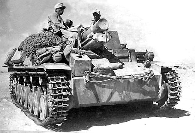 that a new variant was developed on the Panzer II chassis from October 1940, as the Panzer I was horribly overloaded.I mean look at it.Anyway. These new SPs go to new heavy infantry gun companies in 90 liechte Afrika-Division. /16