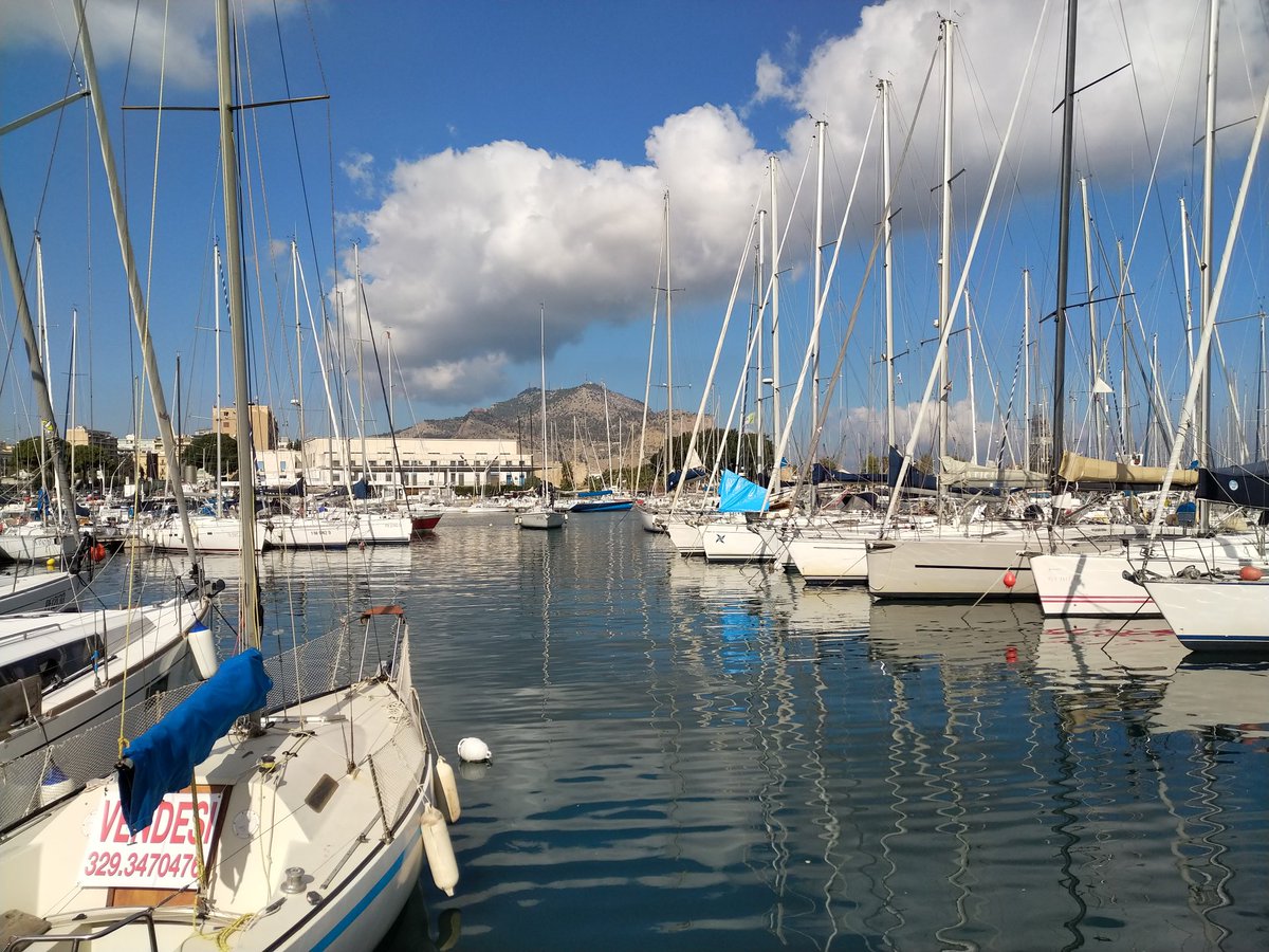 BeyondBayleaf's tweet photo. @ComptonsWanted Working holidays somewhere warm and sunny is our tradition - Greetings from sunny Sicily 😊 https://t.co/7RuhA1kU7B