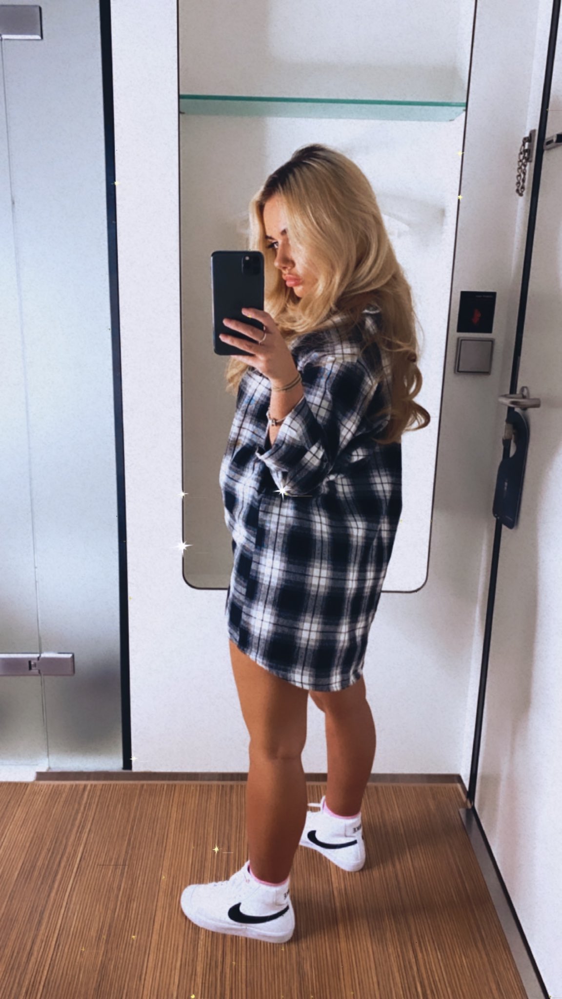 1 pic. guess my height https://t.co/Na1Ri9DLl1