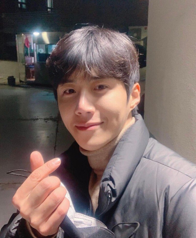_llovee's tweet photo. 김선호아저씨가 자꾸 눈에 밟히네........ https://t.co/USjEZ5JNxP