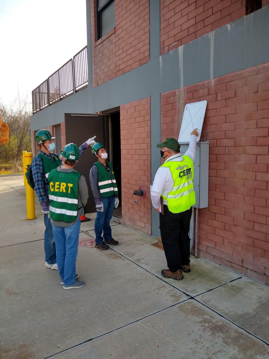 ChiefMolloy's tweet photo. On Saturday we graduated our newest Community Emergency Response Team (CERT) volunteers. These dedicated men & women completed dozens of hours of practical & lecture training. They assist our emergency management team during man-made & natural disasters. Thank you all! #NoviCERT https://t.co/kW6Vpg3PYF